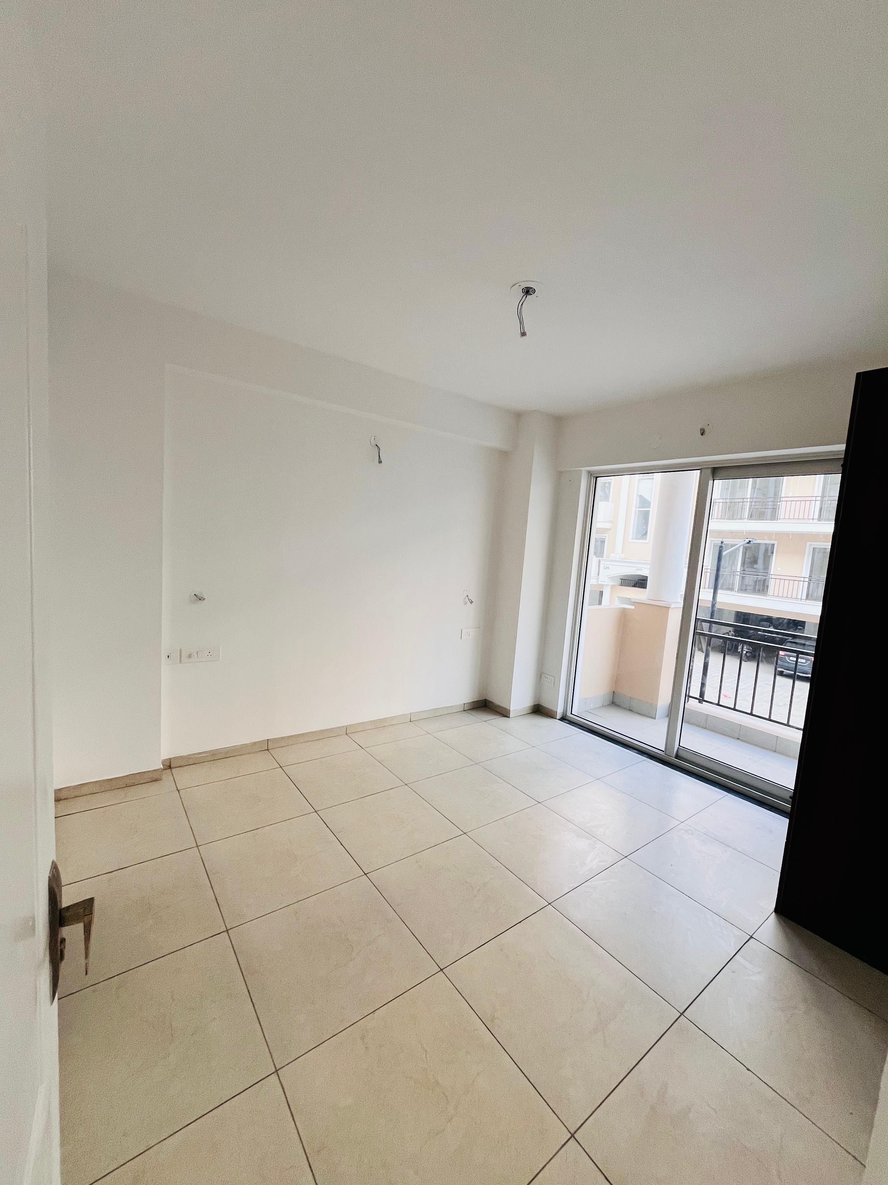 3BHK FLAT FOR SALE ON PR7 AIRPORT ROAD ZIRAKPUR